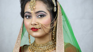 Защо всяка жена в Индия носи бижута?