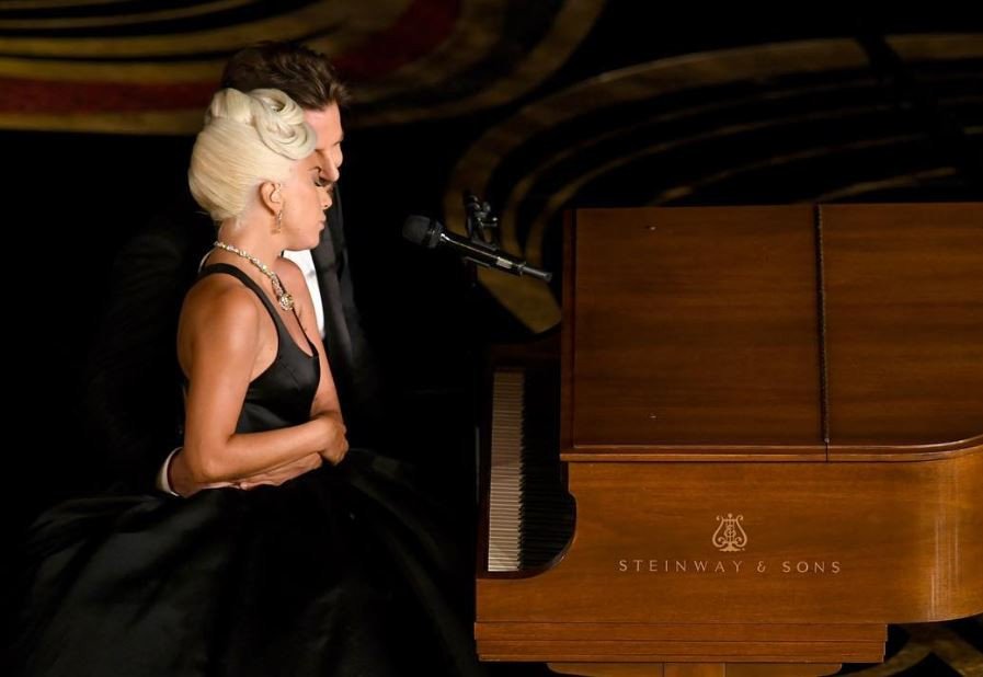 Лейди Гага в нервна криза след раздялата на Брадли и Ирина