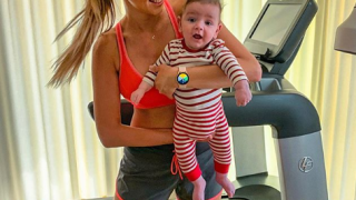 Префектна: Алекс Петканова си върна формата, тренира с бебето!