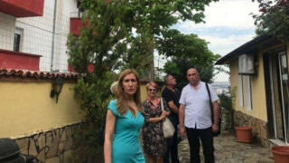Къща за гости ужаси министър Николина Ангелкова