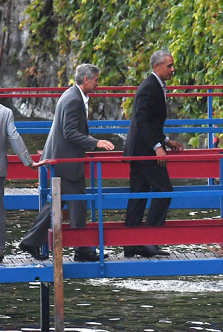 Амал и Джордж Клуни посрещнаха семейство Обама в дома си (Снимки)