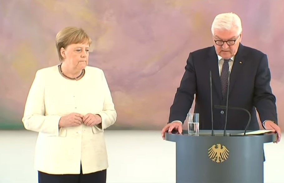 Ангела Меркел с тремор в ръцете, болна ли е? сн. You Tube
