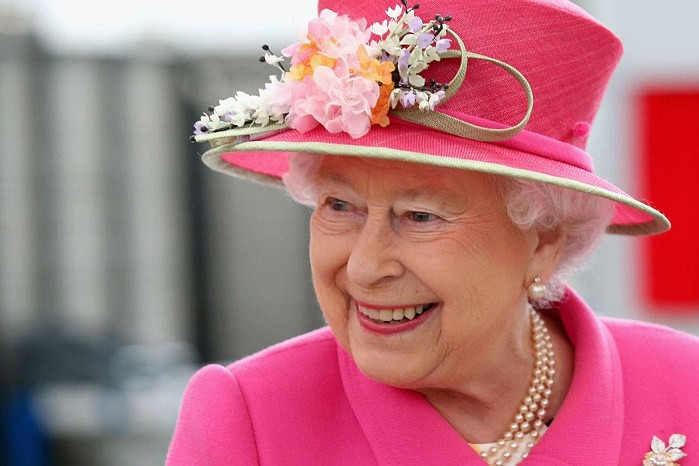 Кралица Елизабет Втора изпадна в доста конфузна ситуация (ФОТО)
