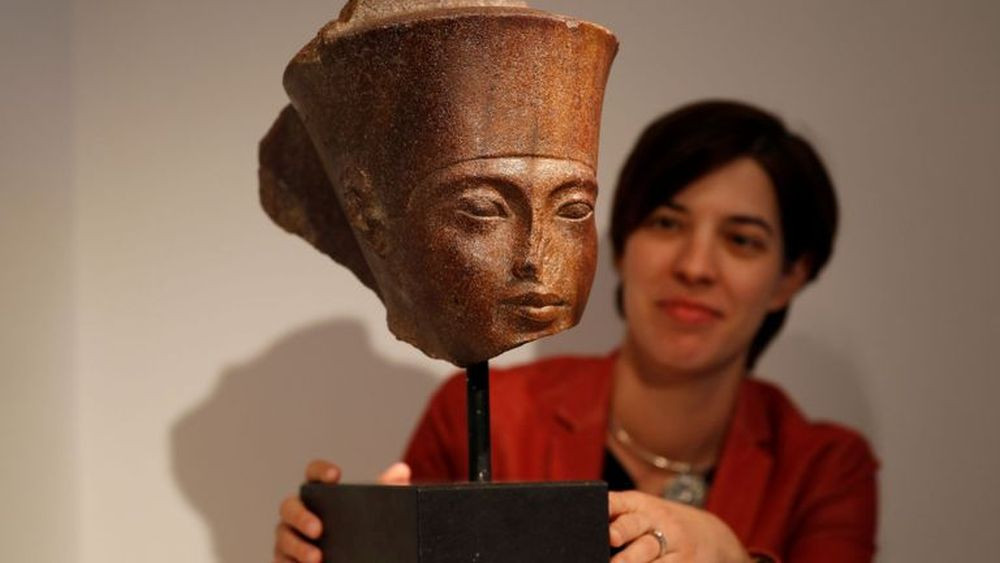 Протести заради статуетка на Тутанкамон в Египет сн. Кристис