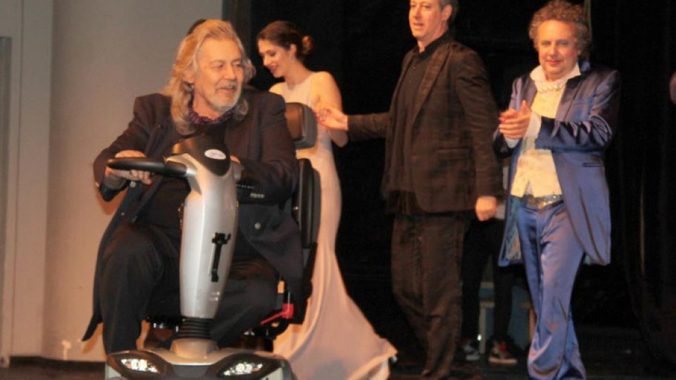 Стефан Данаилов излезе на сцената в инвалидна количка