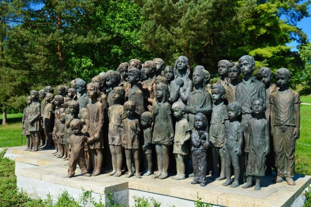 Паметникът с децата от Лидице - за да не се забравя едно от най-ужасните престъпления на Хитлер сн. wikipedia.org