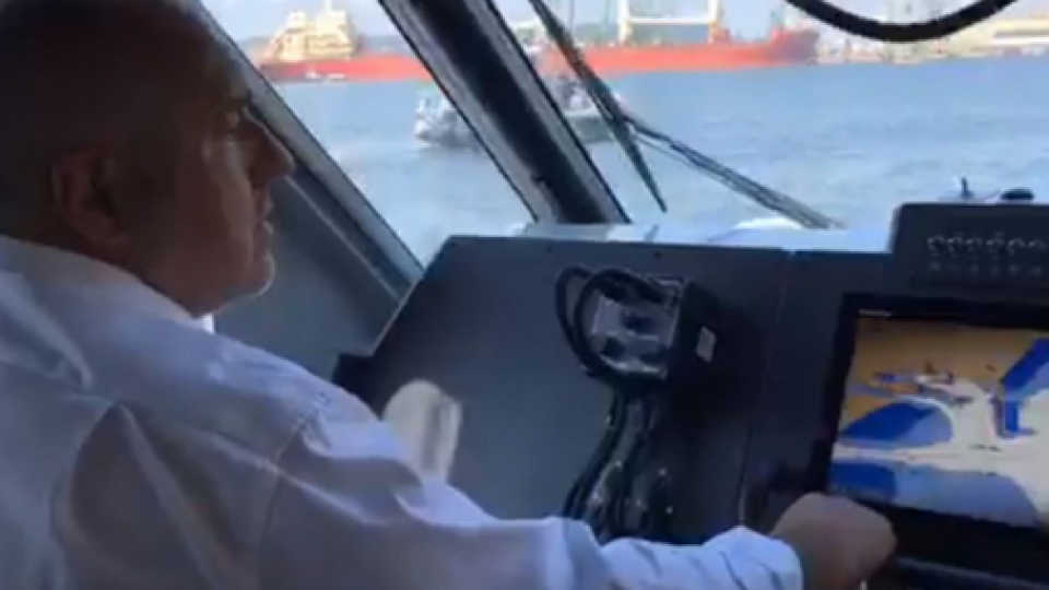 Бойко Борисов подкара боен катер (Премиерът на инспекция по морето - Снимки)