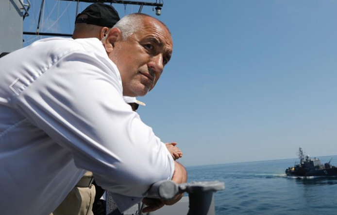 Бойко Борисов подкара боен катер (Премиерът на инспекция по морето - Снимки)