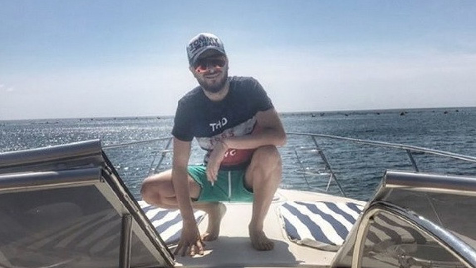 Криско обикаля родното Черноморие с яхта