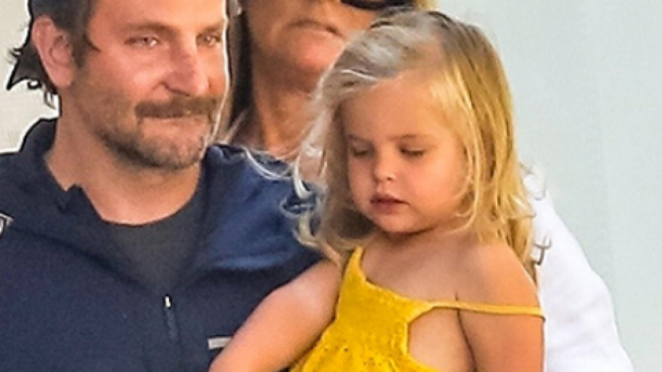 Брадли Купър взе дъщеря си за уикенда (Вижте какъв е грижовен баща)