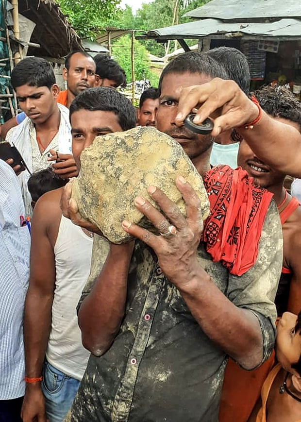 Метеорит падна в Индия (Небесното тяло голямо като футболна топка)