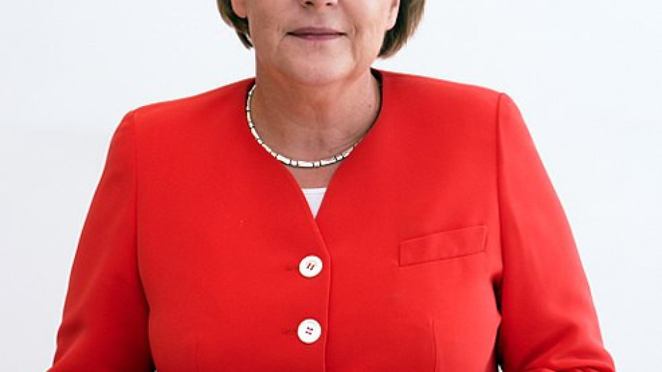 Ангела Меркел с една и съща дреха повече от 20 години (Вижте тук)