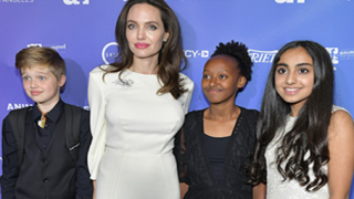 Обвиниха Анджелина Джоли, че пести от децата си (Вижте странните й методи на възпитание)