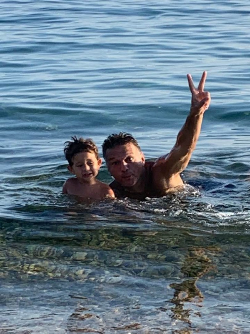 Ники Дойнов показа порасналия си син Марко (Вижте ги на семейна почивка в Гърция) - Снимка 2