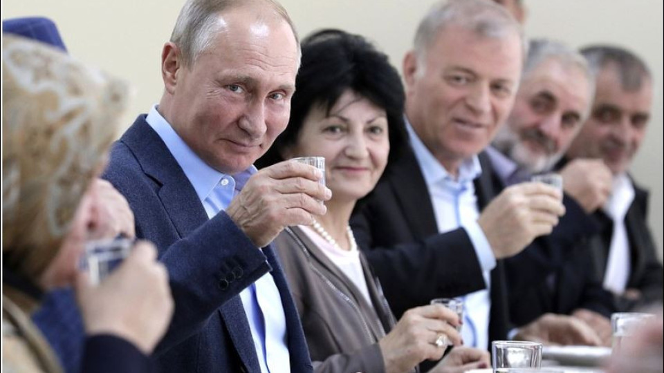 Куриоз! Владимир Путин пие водка заради 20-годишно обещание (Вижте защо)