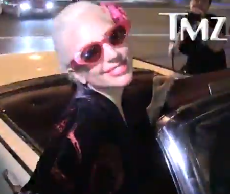 Пияната Лейди Гага падна до колата (Всичко за резила - Видео)
