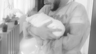 Вижте първите снимки на Криско с бебето (ФОТО)