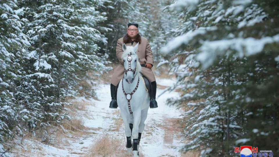 Ким Чен Ун се появи на бял кон в свещена планина: Ще зарадвам света с нещо невероятно!