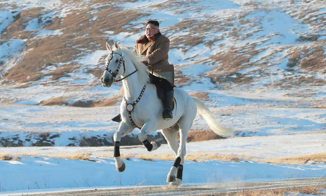 Ким Чен Ун се появи на бял кон в свещена планина: Ще зарадвам света с нещо невероятно!