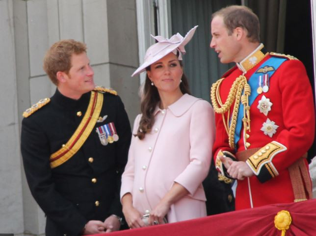 Принц Уилям подкрепи брат си след емоционалното интервю (+Реакцията на Кейт)
