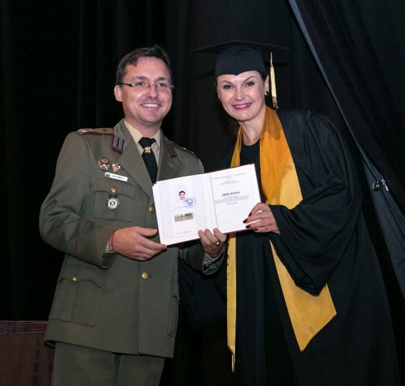 Президентът Румен Радев дипломира Ани Салич