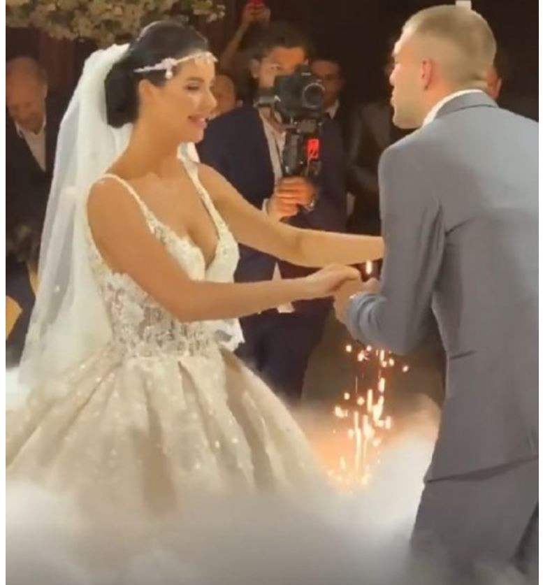 Снахата на Цеца Величкович със сватбени рокли за 5 бона
