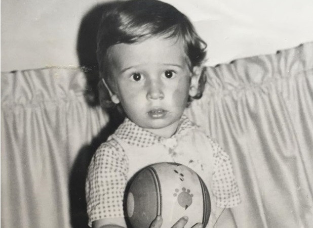 Познахте ли кой известен роден актьор е малкото момченце от снимката?
