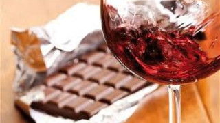 Доказаха: Яжте шоколад и пийте червено вино против бръчки! (виж тук)