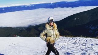 Антония Петрова показа топ форма на ски ваканция (Снимки)