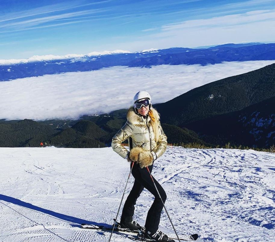 Антония Петрова показа топ форма на ски ваканция (Снимки)