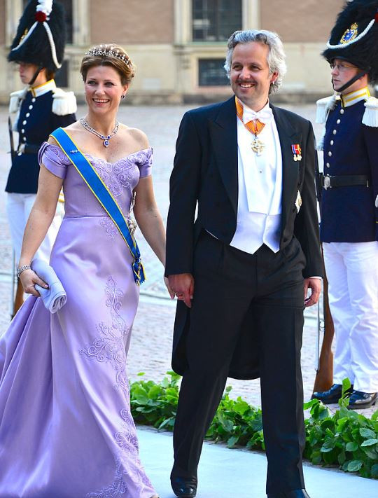 Бившият съпруг на принцесата на Норвегия - Марта Луиз се самоуби сн. Уикипедия 