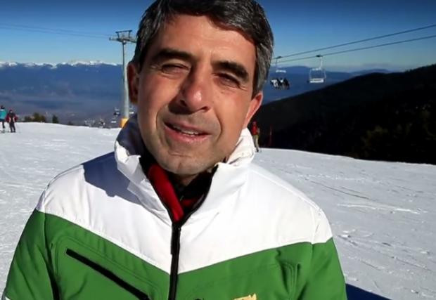 Росен Плевнелиев заведе Деси и децата на ски в Банско