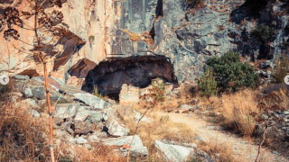 Срещи с паранормалното край Атина: Какво се крие в пещерата Давелис?