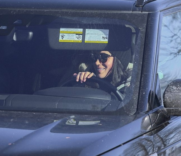 Мис Независимост: Меган Маркъл със скромен вид кара кола в Канада (Снимки)