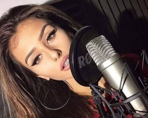 Пластична операция обезобрази лицето на наша поп фолк певица (ФОТО)