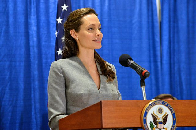 Анджелина Джоли съветва Тръмп по въпроса за Сирия сн. Уикипедия 