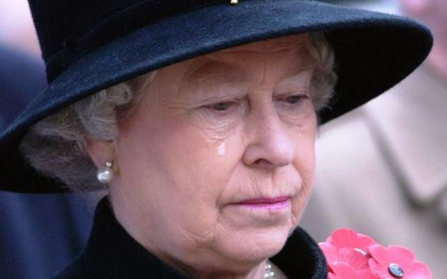 Драма в британския кралски двор разплака кралица Елизабет Втора