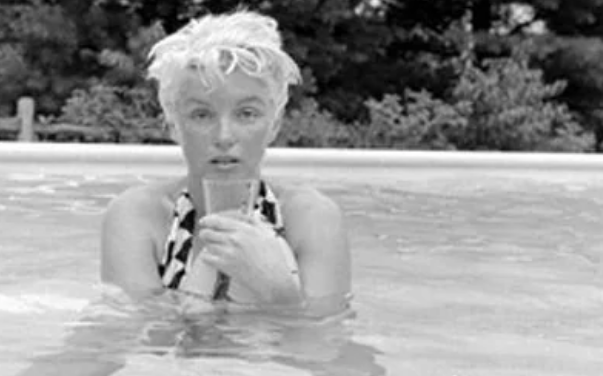 Мерилин Монро сияе без грим и прическа (Вижте я напълно натурална – Снимки)