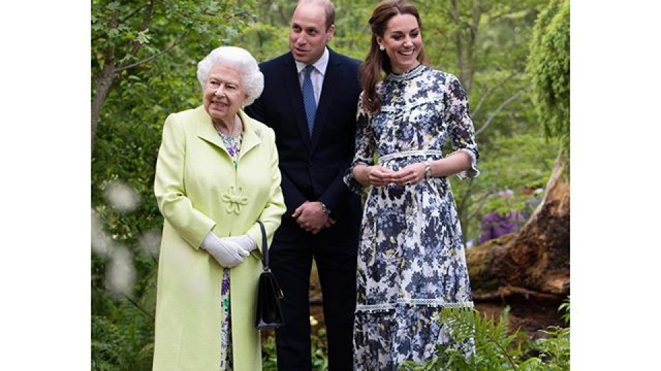 Кейт Мидълтън все по-близка с кралицата (Вижте как Елизабет Втора я подготвя за трона)