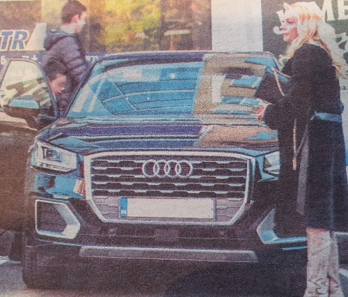 Венета Райкова се фука с тузарско возило (ФОТО)