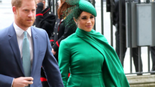 Меган Маркъл крие послание със зелената си рокля (Бременна ли е херцогинята?)