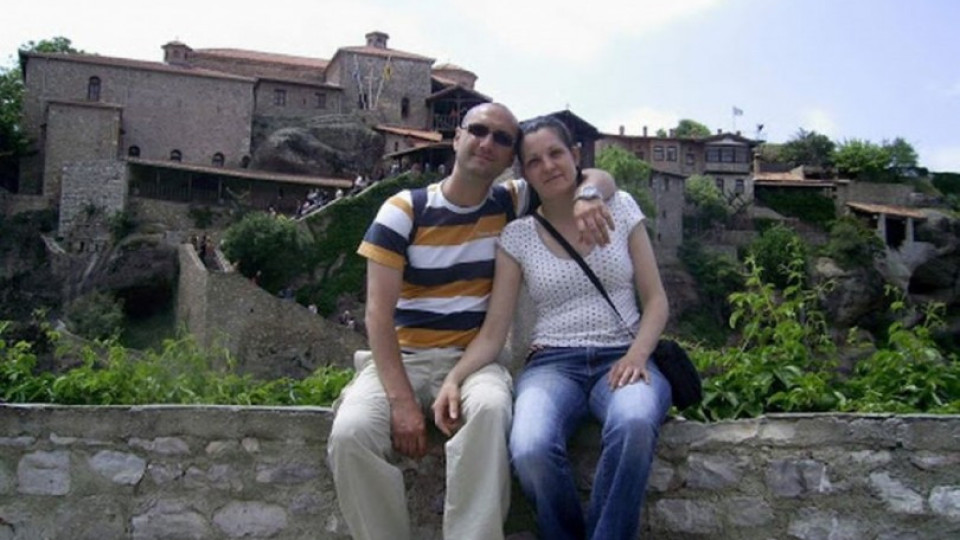 Емо Чолаков в ступор след смъртта на жена си! Не успява да се грижи за децата си