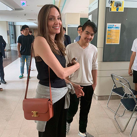 Мадокс на Анджелина Джоли се събра с майка си (18-годишният студент се върна от Корея)