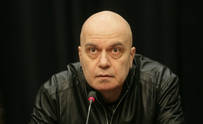 Слави Трифонов се е барикадирал в имението си заради коронавируса сн. hotarena.net