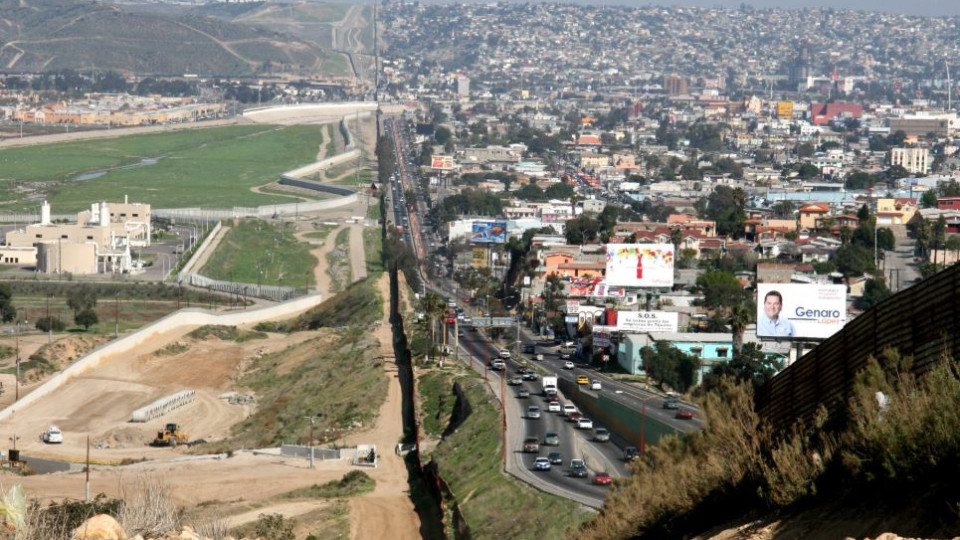 Обрат! Мексико "ЗА" стената на Тръмп: САЩ спешно трябва да затвори границата с нас!