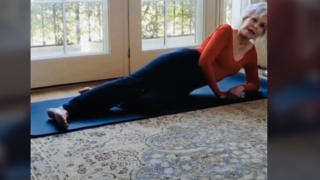 На 82: Джейн Фонда пусна нови видеа за тренировка! (още подробности)