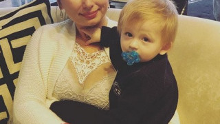Горкото бебе: Наталия Кобилкина говори за орална любов пред невръстния си син! (виж тук)