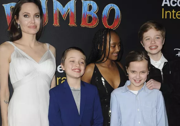 Анджелина Джоли възобнови срещите на децата с Брад (Актрисата в ужас да не ги загуби)