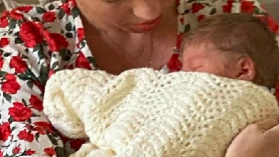 Борис Джонсън показа новородения си син и разкри името му (ФОТО)