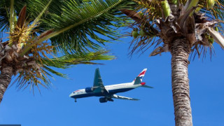 Ваканция в чужбина? В Кипър лекуват туристи, ако заболеят от коронавирус, Япония и Италия плащат билети на летовниците